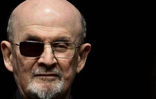 Salman Rushdie: Attentäter von Schriftsteller zu 25 Jahren Haft verurteilt
