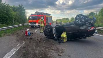 Mutter und einjähriges Kind bei Unfall schwer verletzt
