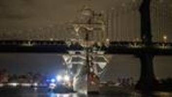 New York: Mexikanisches Marineschiff kollidiert mit Brooklyn Bridge