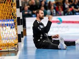 genau das ist der fehler ...: torwart-titan wolff bewahrt thw kiel vor blamage