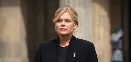 julia klöckner: bundestagspräsidentin präzisiert ihre kritik an der kirche