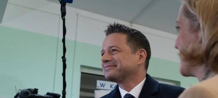 Liberaler und Konservativer bei Wahl in Polen fast gleichauf