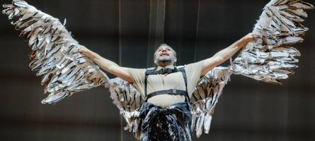 neuer verdi-maskenball“ in augsburg: dieser herrscher will nur spielen