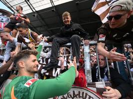 Saisonfinale im Fußball: Verlieren und dann feiern – das muss man sich halt leisten können