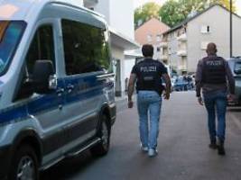 täter noch auf der flucht: sek-einsatz in düsseldorf nach angriff auf bar in bielefeld