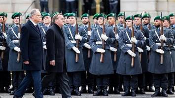 abschied von weil: bundeswehr spielt serenade