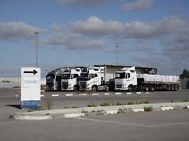 Kritik wegen geringer Menge: Israel lässt erstmals wieder Lkw mit Hilfsgütern in den Gazastreifen