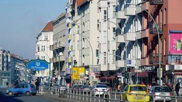 Mit Machete, Messer & Säbel: Brutaler Angriff in Berliner U-Bahnhof