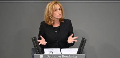Sozialleistung: Ministerin Karin Prien fordert Unterstützung für Pflege von Angehörigen