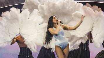 dua lipa in hamburg: wenn ein weltstar „99 luftballons“ singt