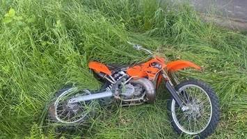 Mann schlägt mit Kantholz nach Motorrad und wird tödlich verletzt
