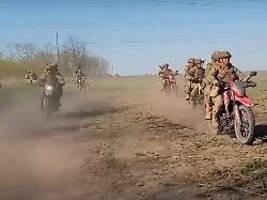 Eine moderne Kavallerie: Nach Russland setzt auch die Ukraine auf Motorrad-Angriffe