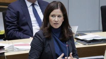 lehrer an berliner schule gemobbt? senatorin hält sich zurück