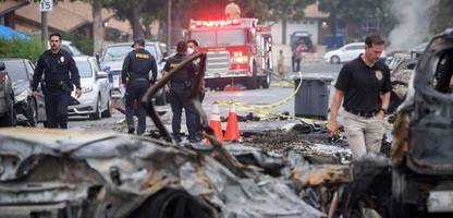 San Diego: Kleinflugzeug stürzt in Wohngebiet