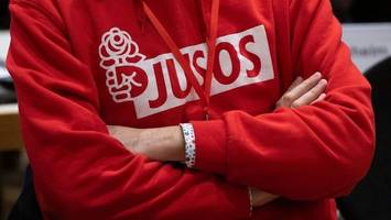 Jusos werben beim SPD-Parteitag für AfD-Verbot