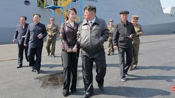 Kim muss mitansehen, wie sein neuer Zerstörer zerquetscht wird