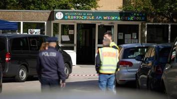 Messerangriff in Berliner Grundschule: Polizei sucht bundesweit