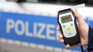 Betrunkener Mann kauft Alkohol – und fährt mit dem Auto davon