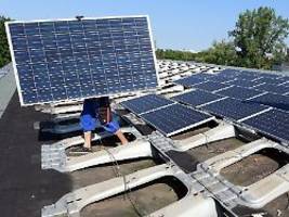 Analyse von Eon zeigt Ersparnis: Solaranlagen rechnen sich für Firmen im Schnitt nach sieben Jahren