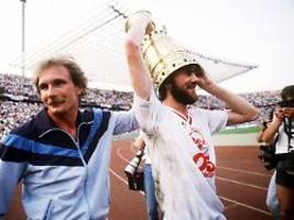 Funkel genießt Sektdusche: Als ein unbeugsamer Underdog die Bayern im Pokalfinale vorführte