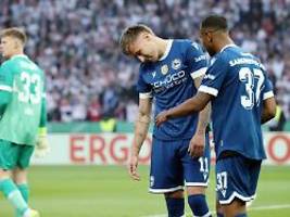 Lattenknaller, dreimal Schock: In 16 Minuten implodiert Pokalschreck Bielefeld