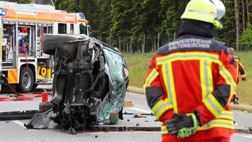 Auto überschlägt sich auf der A7 –  zwei Verletzte in Lebensgefahr