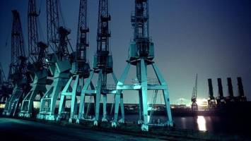 Hamburg bei Nacht: Fotos, die wie Gemälde von Edward Hopper wirken