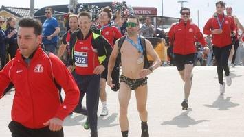 hunderte nehmen am lauf zwischen den meeren teil