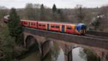 south western railway: britische regierung verstaatlicht ersten bahnbetreiber