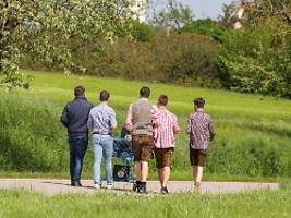 Regen, Wind, etwas Sonne: Wilder Wetter-Ritt mit Hoffnungen zum langen Wochenende