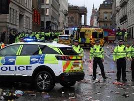 England: Mann fährt bei Meisterfeier des FC Liverpool in Menschenmenge