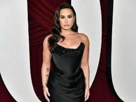 Sängerin hat geheiratet: Demi Lovato sagt in zwei Designerkleidern Ja