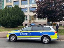 während der prüfungszeit: polizei meldet drohwelle gegen hunderte schulen