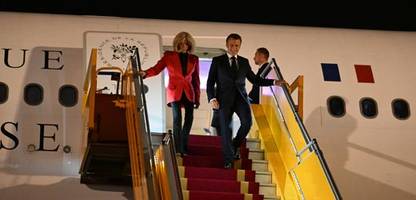 brigitte und emmanuel macron: spaß oder schlag? video sorgt für spekulationen