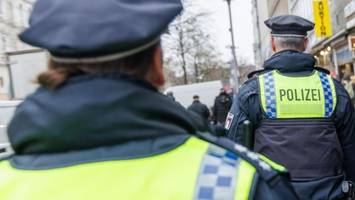 mann mit messer am steindamm gestoppt – dann bedroht er angehörige