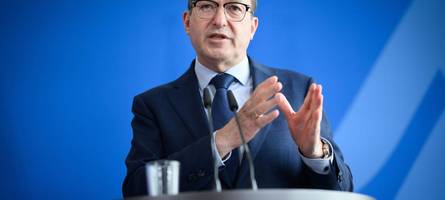 Dobrindt bremst Familiennachzug aus