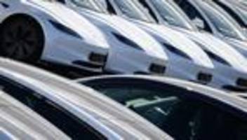 elektroautos: tesla-verkäufe in eu um die hälfte eingebrochen