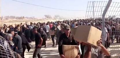 Gaza: Hungernde Palästinenser stürmen neues Verteilzentrum für Hilfsgüter