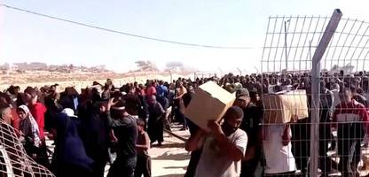 gaza: palästinenser stürmen verteilzentrum für hilfsgüter