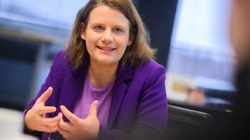 Ministerin Hamburg für weiteren Digitalpakt