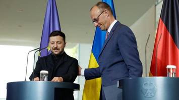 Warum Selenskyj nun Jackett trägt – und was das mit Merz zu tun hat