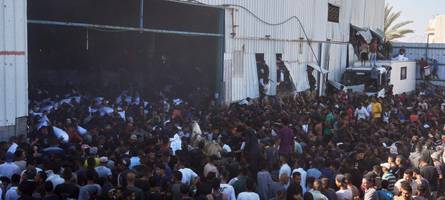 tote bei ansturm auf un-lager mit hilfsgütern in gaza