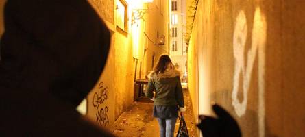 Sexuelle Belästigung: Mann schlägt 24-Jähriger in der Berliner Allee auf den Po