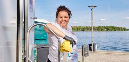 WC-Unternehmerin: Unterwegs mit der Betreiberin mobiler Toilettenwagen