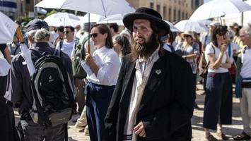 hass und anfeindung bei friedensdemo: „gott wird euch bestrafen“