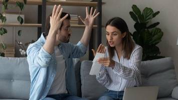 Paartherapeuten erklären: Wie erkenne ich, ob mein Partner lügt?