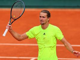 French Open im Tennis: Zverev nach Stotterstart in Runde drei