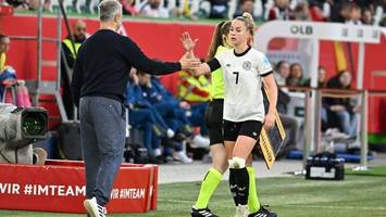 Live! Deutschlands Fußballerinnen empfangen die Niederlande