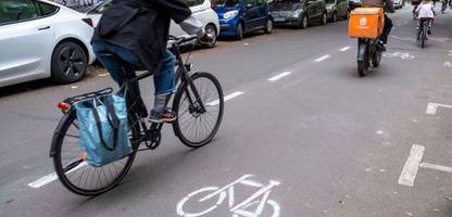 neue generation mit protestwoche in berlin: die »klimakleber« malen jetzt illegale radwege