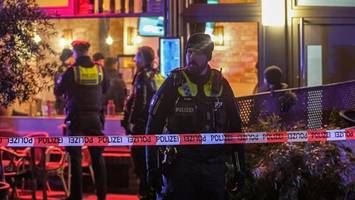 15-jähriger angeschossen und misshandelt – drei männer angeklagt